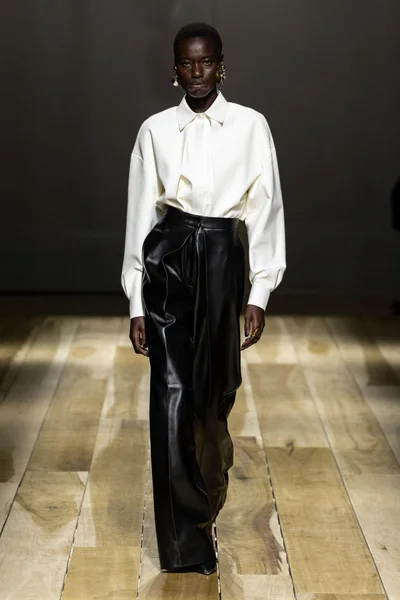 Look 3